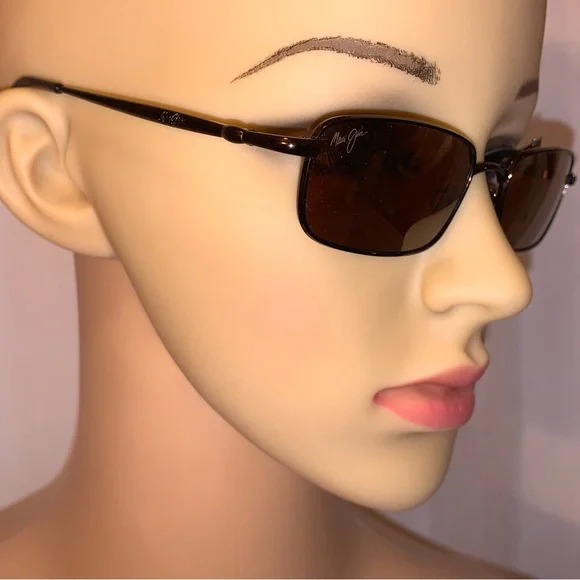 22) MAUI JIM Maui rectangular SUNGLASSES w/leather clamshell case 22) MAUI JIM Maui rectangular SUNGLASSES w/leather clamshell  main image 3